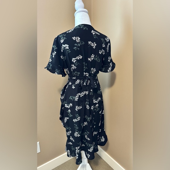 Vero Moda Black Midi Wrap Dress with White Floral Print - Picture 4 of 6